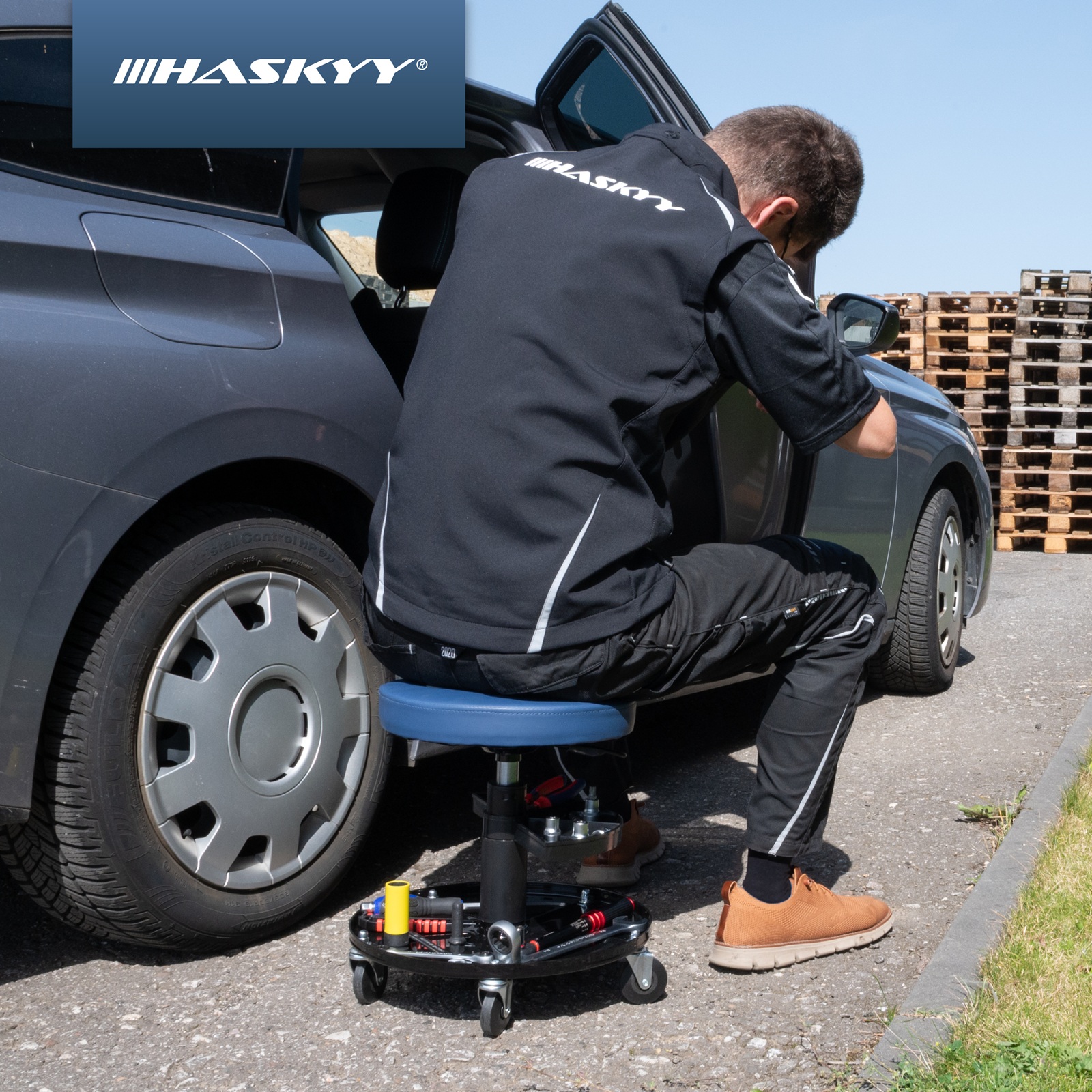 HASKYY Werkstatthocker Blau – 410–540 mm höhenverstellbar, Rollhocker mit 5 Rollen & 2 Ablagen, gepolsterter Sitz Ø 32 cm
